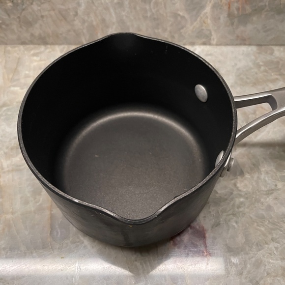 Calphalon Nonstick Saucepan 1.5 Quarts With Lid - Picture 3 of 7